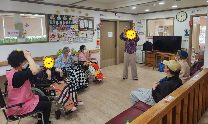 [꾸미기]20260311 실버체조-마라카스 체조.jpg