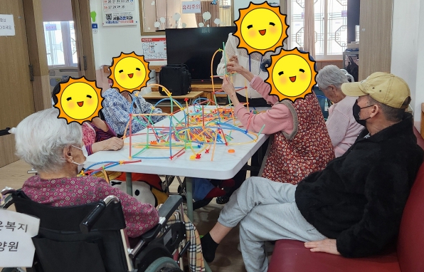 [꾸미기]260413 도구놀이-빨대블럭 조립하기.jpg