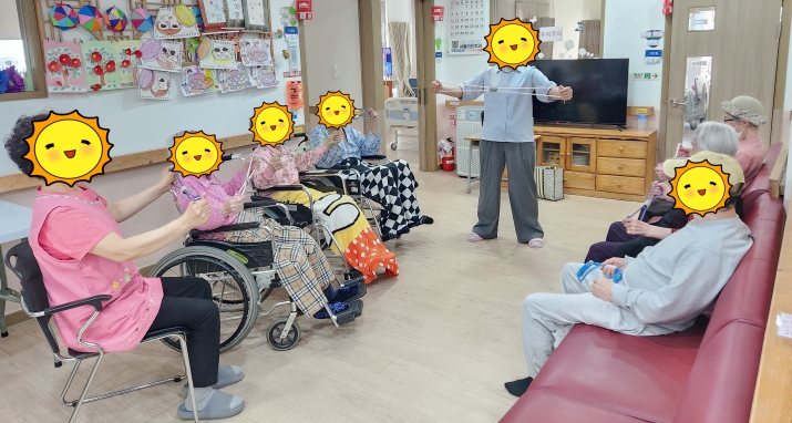 [꾸미기]260422 실버체조-팔자밴드 체조하기.jpg